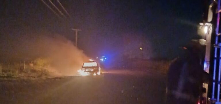 Espectacular incendio de auto en Ruta Provincial 38 no dejó heridos