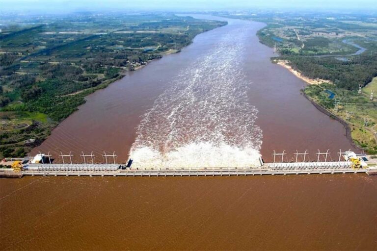 Intensas lluvias elevan el río Uruguay por encima de los 8 metros en Concordia Intensas lluvias elevan el río Uruguay por encima de los 8 metros en Concordia