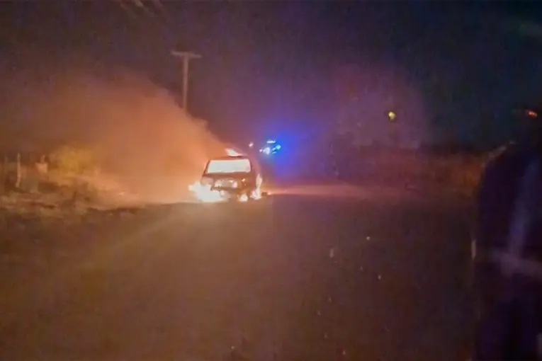 Incendio de auto en la Ruta Provincial Nº 38: conductor ileso Incendio de auto en la Ruta Provincial Nº 38: conductor ileso