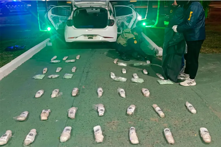 Incautan 40 kilos de metanfetamina y 10.000 pastillas de éxtasis en Entre Ríos Incautan 40 kilos de metanfetamina y 10.000 pastillas de éxtasis en Entre Ríos